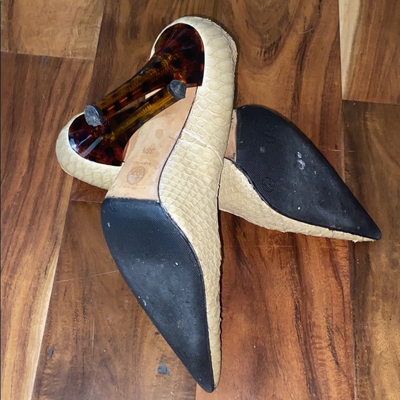 Tan Versace Crocodile Pumps with Brown Clear Heel sz 38.5 (US 8) - Picture 4 of 4